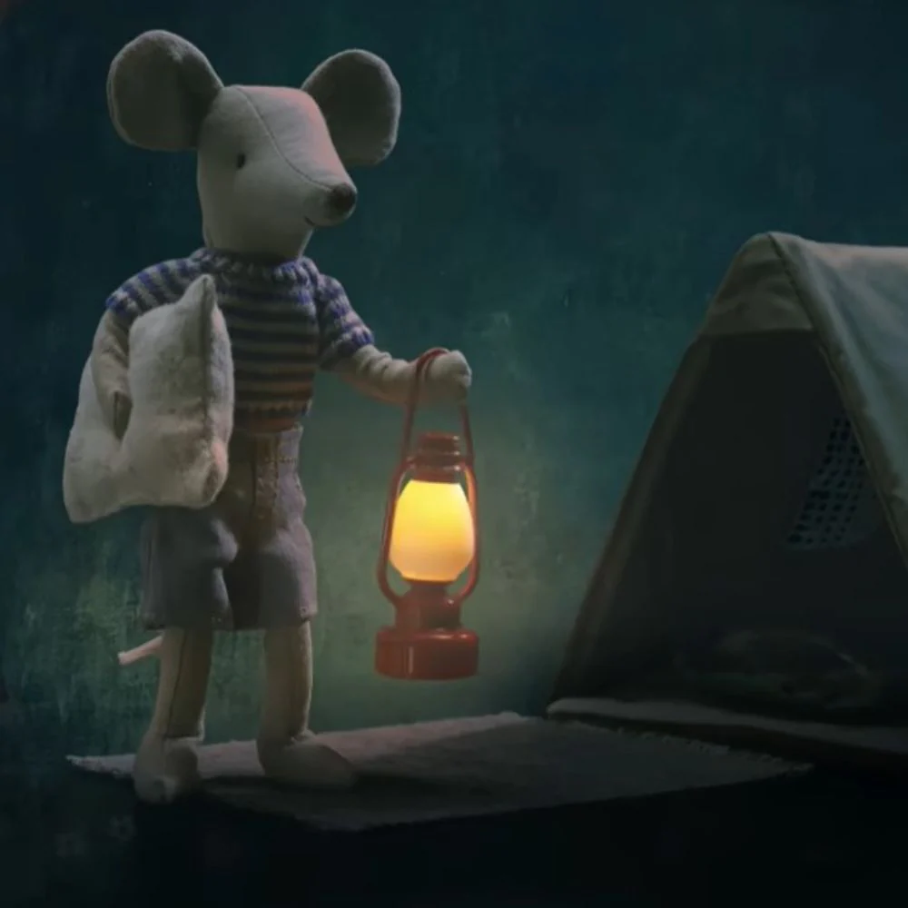 Maileg Hiker Mouse - Vintage Lantern, Red